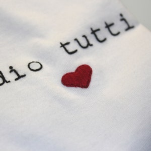 T-shirt personalizzata con ricamo fatto a mano, Maglietta, Regalo personalizzato, odio tutti immagine 2