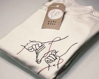 Personalized T-shirt with hand embroidery, T-shirt, Personalized gift, personalized clothing, Mother's Day, Mom gift