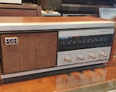 Vintage Sony Solid State AM FM Radio