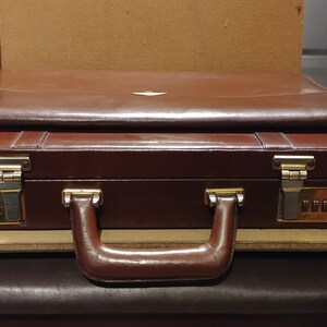 Gold Arrow Exclusive Luxury Vintage 