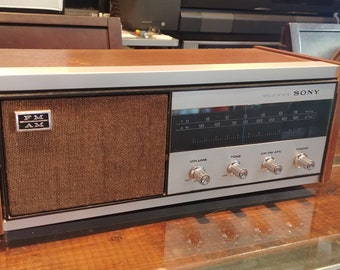 Vintage Sony Solid State AM/FM Radio