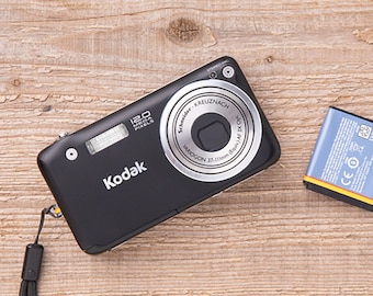 Kodak EasyShare V1253 // Digital Camera (With Accessories // Tested & 100% Works!)