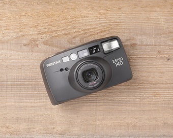 Pentax Espio 140 – 35-mm-Point-and-Shoot-Filmkamera (Paket mit Batterie und Filmrolle)