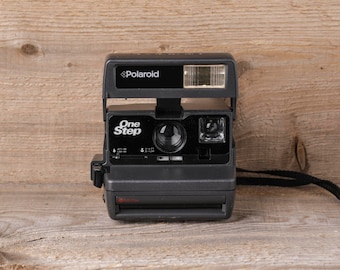 Polaroid One Step - 600 film instant camera P04