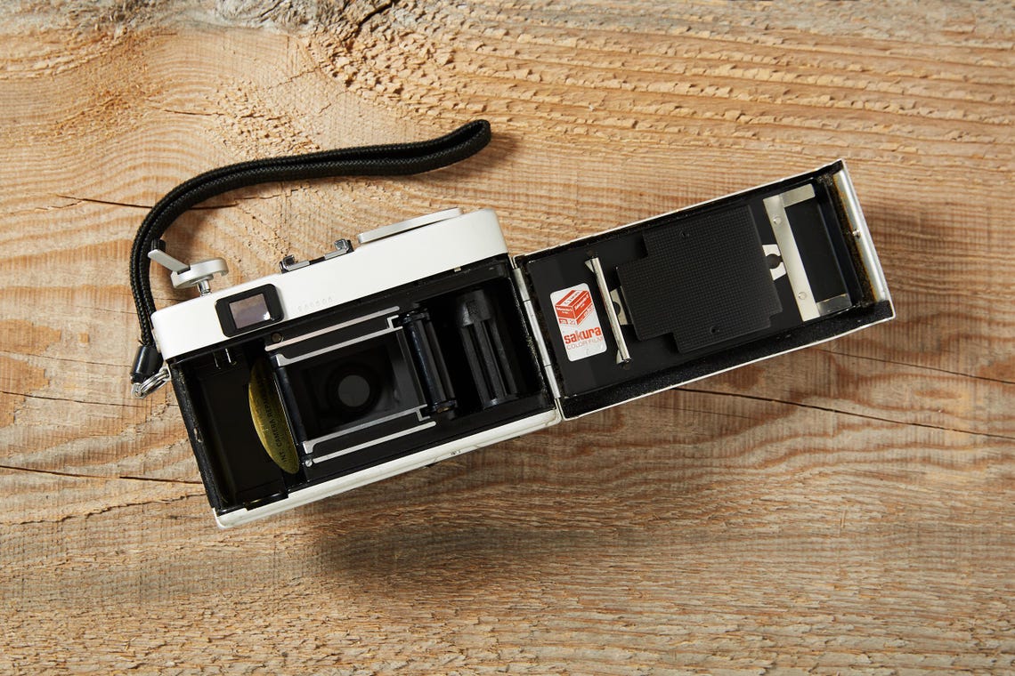 Konica C35 Automatic (Silver) - Rangefinder 35mm film Camera (Fully Tested and 100% Work) R13, foto 4 de 5