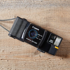カメラ Snappy コンパクトフィルムカメラ レザーケース付き