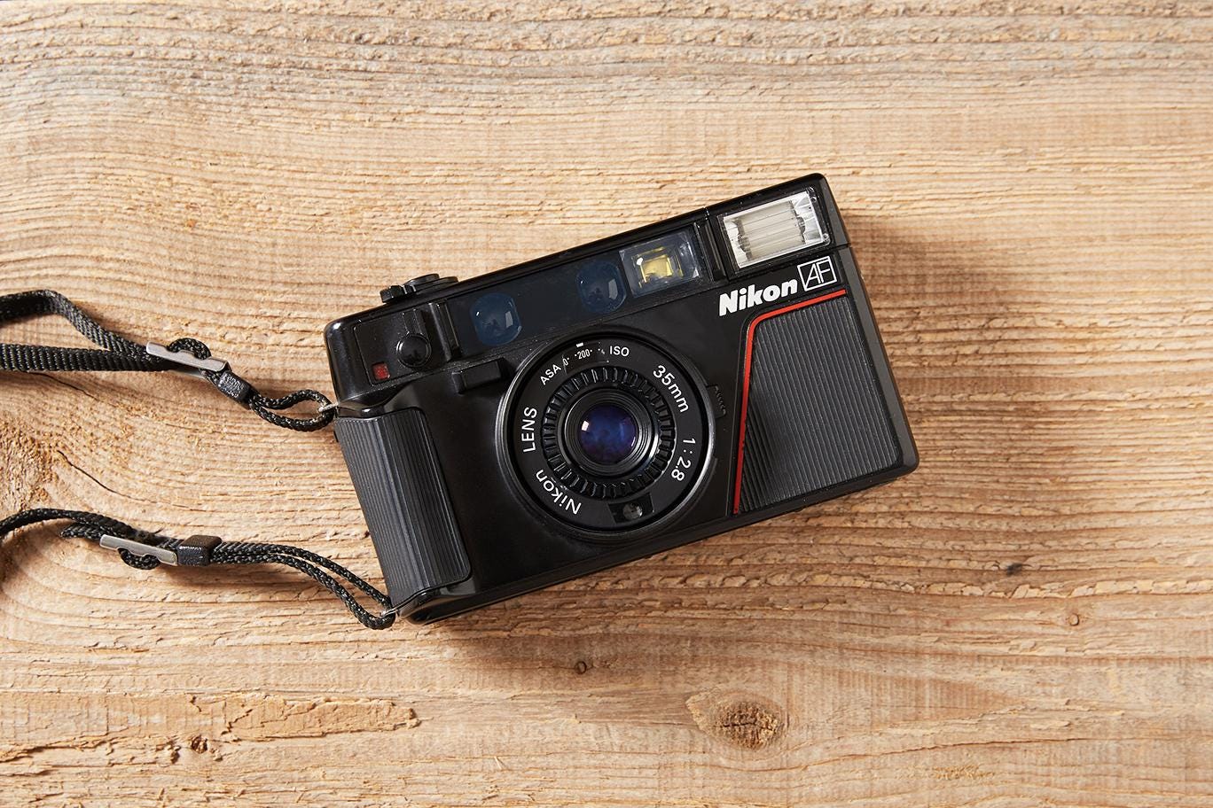 Canon Af35m Vs Nikon L35af Review Camera Nikon Nikon L35af 35mm