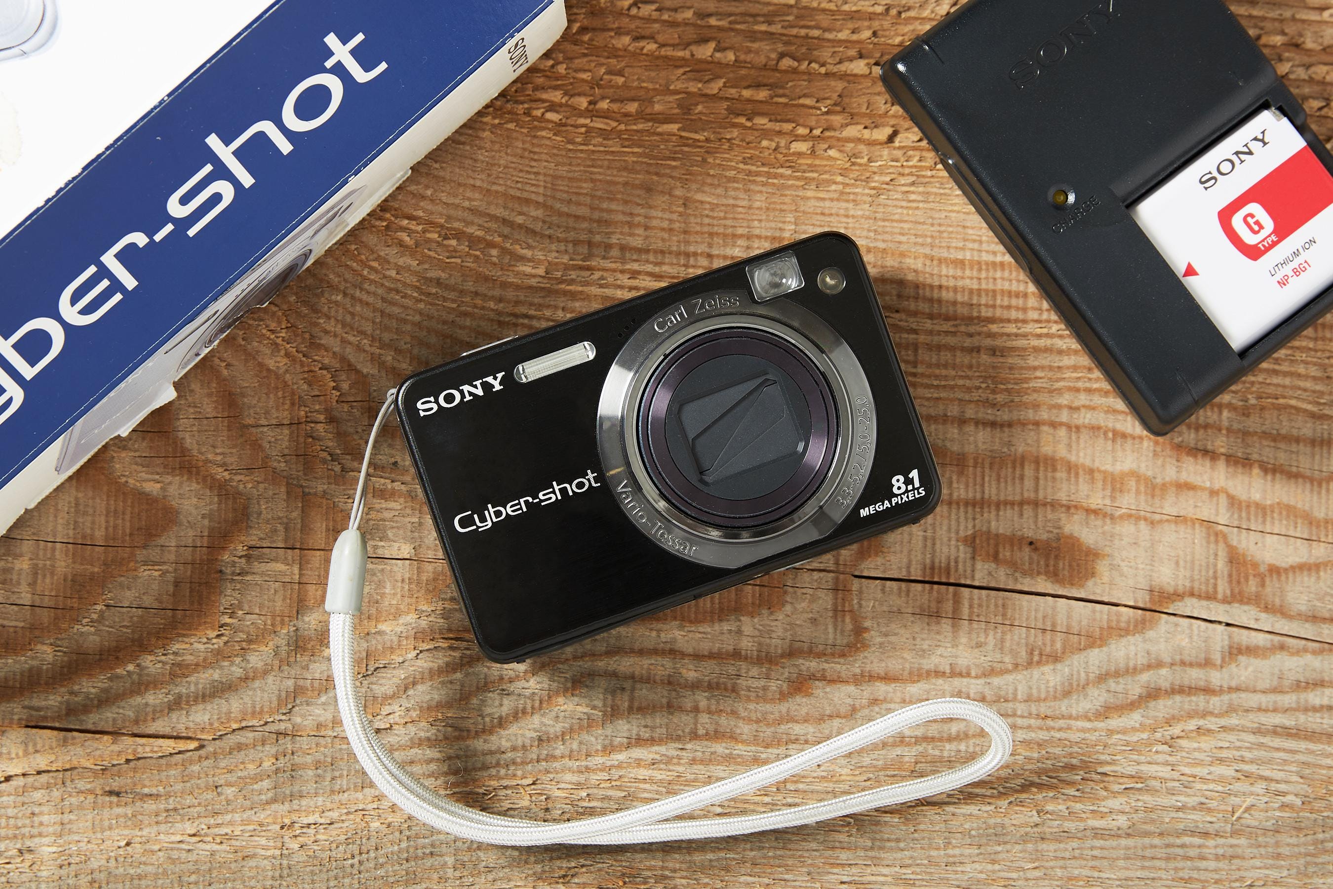 送料込み、完全動作品、オプションのグリップ付き SONY RX100 VI