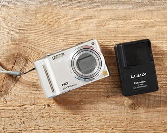 Leica Zoom Lens for Panasonic Lumix DMC-FX9 With 6MP CCD Sensor