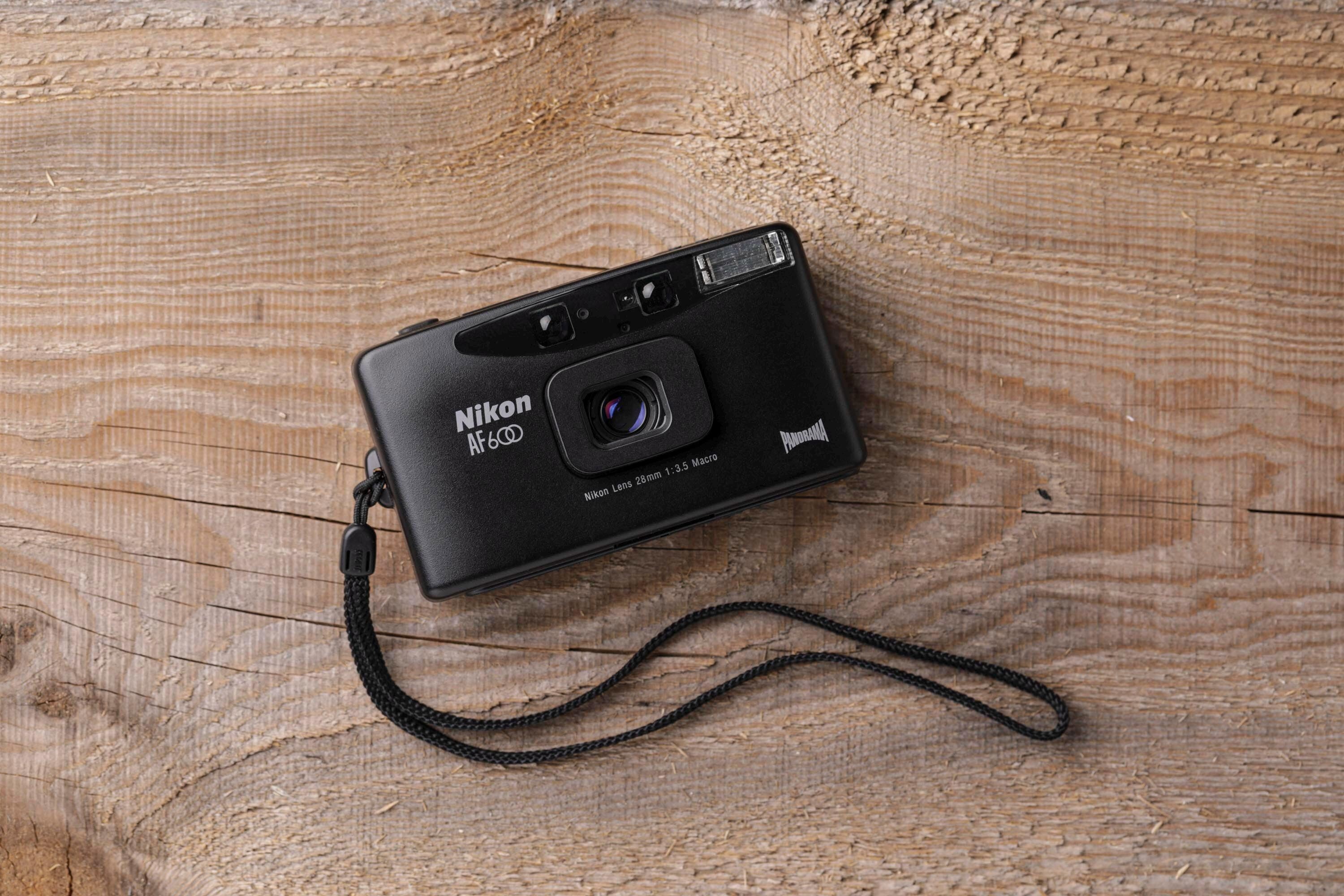 Nikon AF600 35mm Point & Shoot Film Camera #19787D1 Nikon AF600 · Lomography