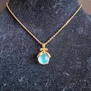 Zierliche Firefly Mondstein Halskette, Sterling Silber, 14K Gold Filled, Leuchtkäfer Halskette, Faux Mondstein Anhänger
