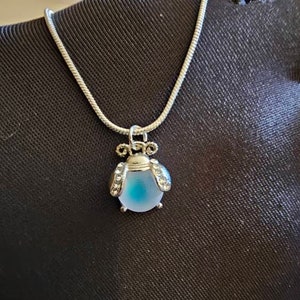 Zierliche Firefly Mondstein Halskette, Sterling Silber, 14K Gold Filled, Leuchtkäfer Halskette, Faux Mondstein Anhänger