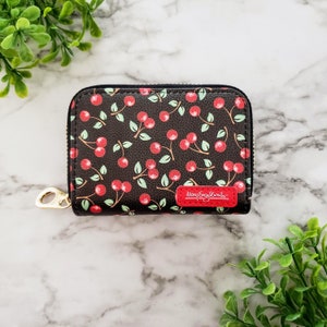 Cartera con cremallera Mary Engelbreit Cherries, tarjetero con cremallera y protección RFID, cartera de piel vegana con 11 bolsillos, tarjetero con cremallera Cherry para ella