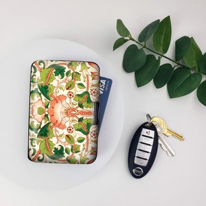 Cartera blindada William Morris Lodden, tarjetero rígido con protección RFID, billetera de aluminio de 6 bolsillos, billetera con diseño floral botánico para mujer
