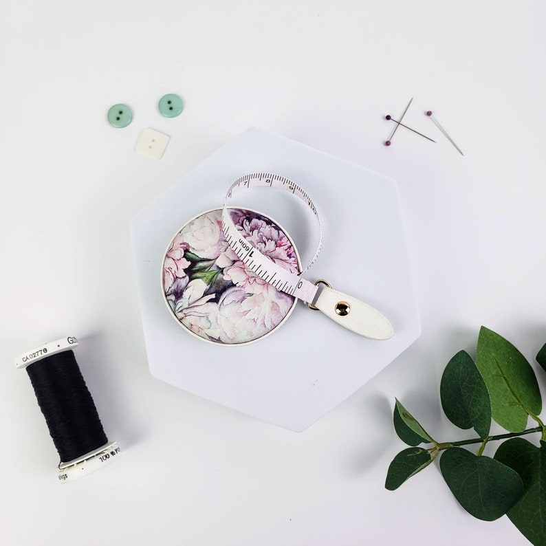 Peonies Retractable Tape Measure, 60 Inch Vegan Leather Measuring Tape image 6