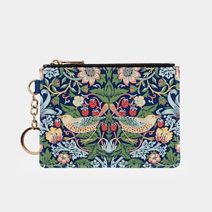 Cartera con llavero de William Morris Strawberry Thief, tarjetero con llavero y protección RFID, monedero, arte textil con diseño de pájaros de jardín de bayas.