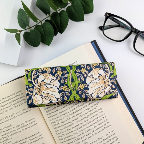 William Morris Pimpernel Foldable Sunglass Case, Easy Fold Glasses Holder, Magnetic Clasp, Floral Botanical Art Sunglass Eyeglass Holder