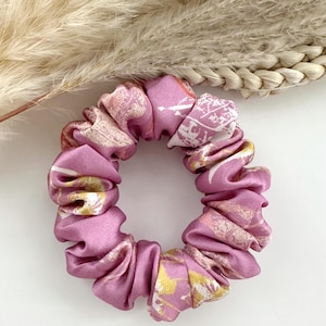 LIMITED EDITION - 100% mulberry silk scrunchie - Light mauve pink florals