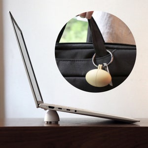 Soporte para computadora portátil y tableta de silicona antideslizante estilo llavero de huevo portátil: visualización ergonómica, escritura, dibujo, pie de enfriamiento / 2 juegos (4 piezas)