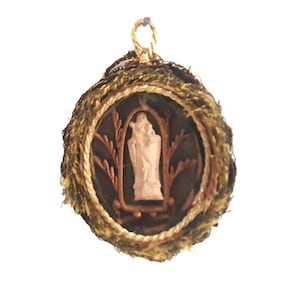 A Stunning Antique French Circular Reliquary With Paperolles,A Beautiful Antique Round Shadow Box With Madonna&#39;s Statue, 19th Century