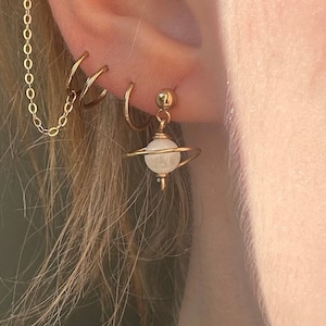Boucles d'oreilles planète artisanales en pierres naturelles et acier inoxydable