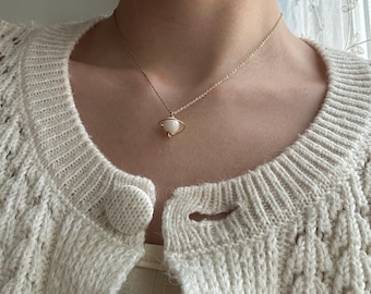 Collier planète artisanal en pierres naturelles et acier inoxydable