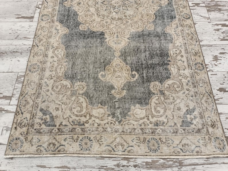 vintage oushak rug, ornate rug, hand knotted rug, organic wool rug, turkish rug, backdoor rug, framed rug, antique rug, 3.5x6.4 ft, VT 5820