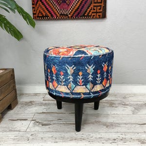 Klavierbank, gepolsterter Fußhocker, Barhocker, runder Pouf, Ottomanenhocker, Schminktischstuhl, Eingangsbank, Knopfbank, Garderobenbank, FS 163 Bild 5