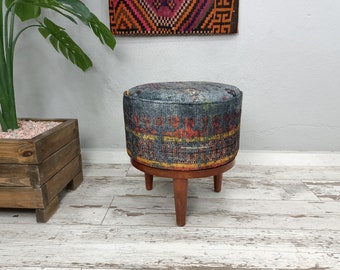 Schminktischbank, Waschtischbank, osmanischer Pouf, Pouf mit Beinen, Eingangsbank, handgefertigte Möbel, Fußhocker, runder Fußhocker, FS 107