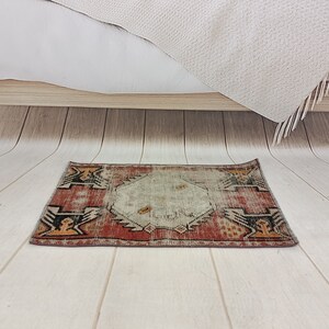 eco friendly rug, worn rug, frontdoor rug, vintage turkish rug, handmade rug, bath mat runner, antique rug, floor mat, 1.5 x 2.6 ft, VT 4865
