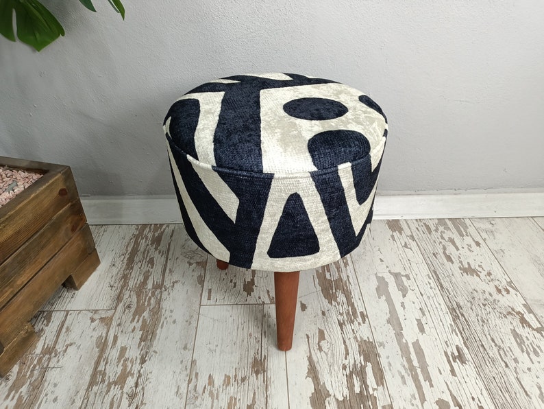 Picture of How To Make An Ottoman - newtoncustominteriors.com