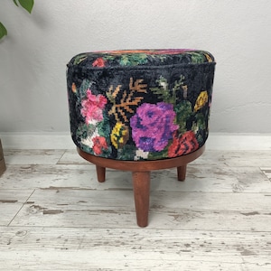 Vanity Chair, Accent Chair, Bean Bag Chair, Ottoman Bench, Footstool Pouf, Floral Chair, Gothic Bench, Upholstered Stooll, Footrest, FS 880