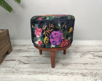 Vanity Chair, Accent Chair, Bean Bag Chair, Ottoman Bench, Footstool Pouf, Floral Chair, Gothic Bench, Upholstered Stooll, Footrest, FS 880