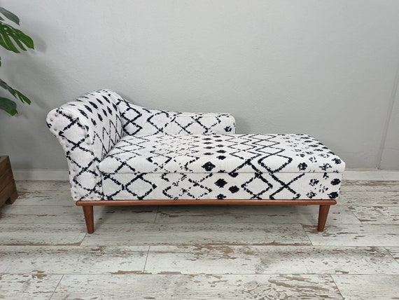 Chaise lounge online hot sale