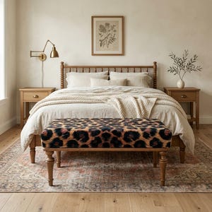 Bank met luipaardprint, roddelbank, gangbank, bedbank, open haardbank, houten werkbank, Ottomaanse bank, gewatteerde bank, BENCH LEO