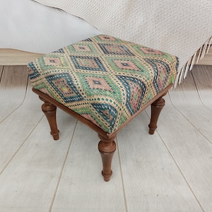 Banco estofado com padrão Kilim, cadeira de TV, cadeira de chão, banco de apoio para os pés, móveis artesanais, banco de quarto, pufe, VT250 18x18