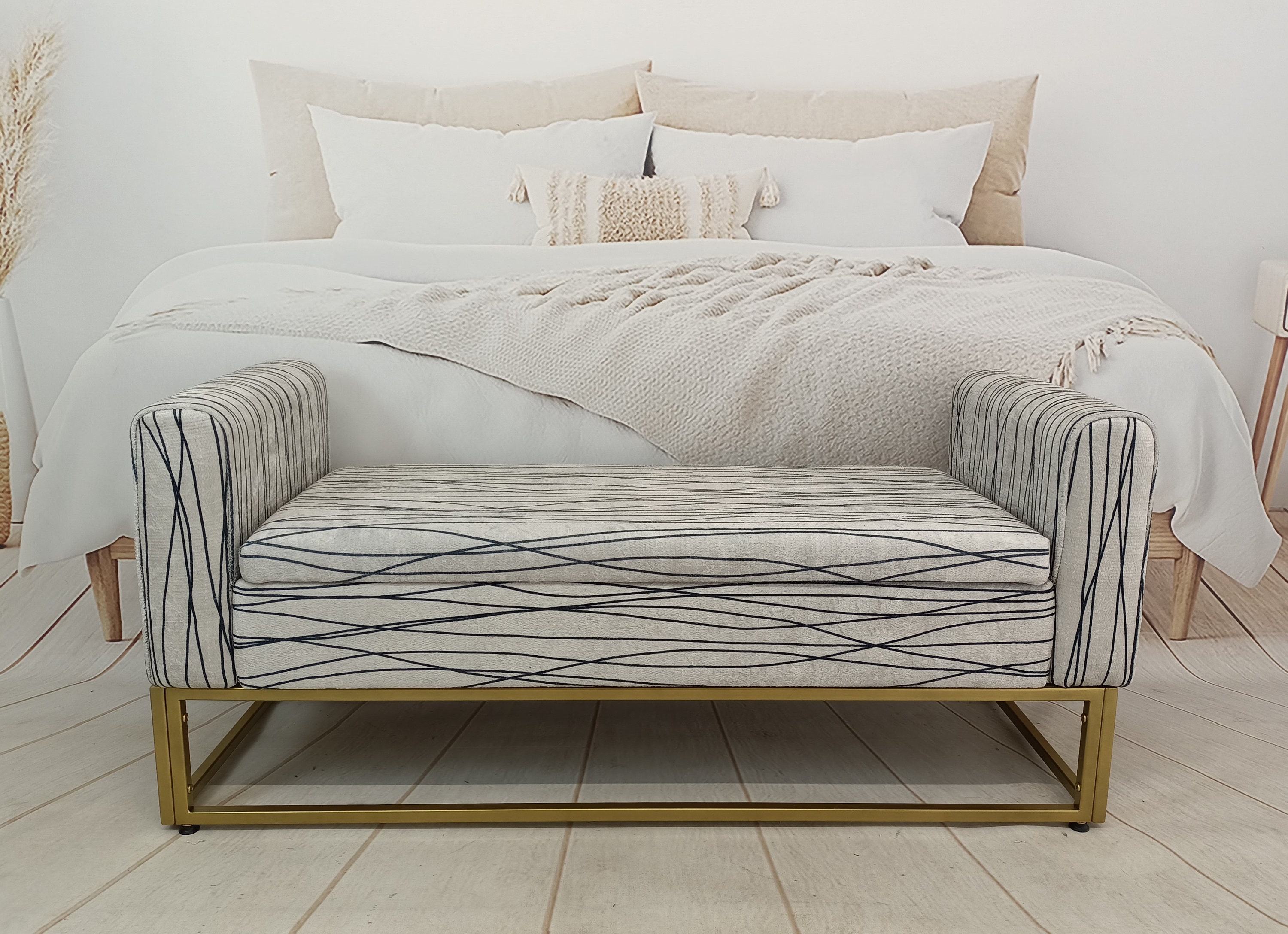 zebra bed bench, image size:3000x2176
