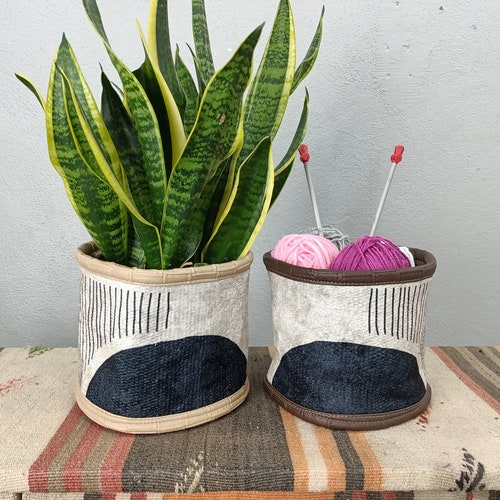 basket planter, plant holder basket, minimalist basket, desktop basket, round planter, cozy basket, flower pot holder, planter pots, PTB 886