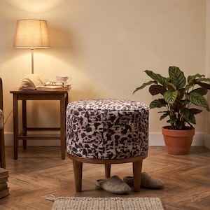 Exotischer Hocker mit Leopardenmuster | Runder Sitzhocker aus Stoff, Brauner Leopard