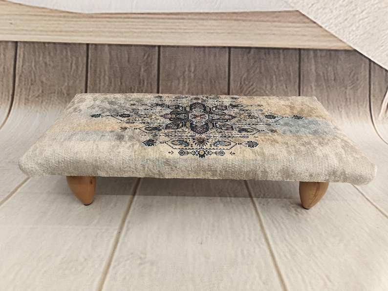 Sgabello da letto, Sgabello a sella, Poggiapiedi, Pouf per sedie a dondolo, Mobili artigianali, Sgabello basso, Portaoggetti per divano, Sgabello boho, Pouf, 41 immagine 2