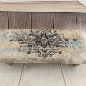 Sgabello da letto, Sgabello a sella, Poggiapiedi, Pouf per sedie a dondolo, Mobili artigianali, Sgabello basso, Portaoggetti per divano, Sgabello boho, Pouf, 41 immagine 11