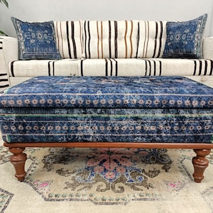 Panca per ingresso, poggiapiedi blu navy, baule portaoggetti, poggiapiedi imbottito, panca per fine letto, piano morbido, panca da toeletta, tavolino, ST 868