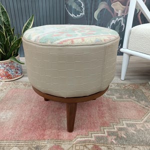 Round stool, Handmade pouf, Footrest stool, Decorative stool, Sitting stool, Piano bench, Vanity bench, Make up stool, Wod work bench, FS38