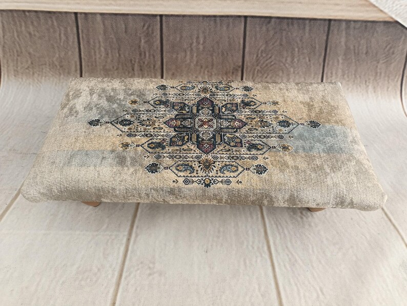 Sgabello da letto, Sgabello a sella, Poggiapiedi, Pouf per sedie a dondolo, Mobili artigianali, Sgabello basso, Portaoggetti per divano, Sgabello boho, Pouf, 41 immagine 14