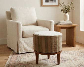 Rund kilimpall i vintagestil | Randig badrumspall i salviafärg | Fotstöd för kök i entrén/entrén med krämfärgad accent