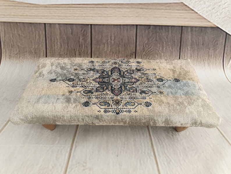 Sgabello da letto, Sgabello a sella, Poggiapiedi, Pouf per sedie a dondolo, Mobili artigianali, Sgabello basso, Portaoggetti per divano, Sgabello boho, Pouf, 41 immagine 9