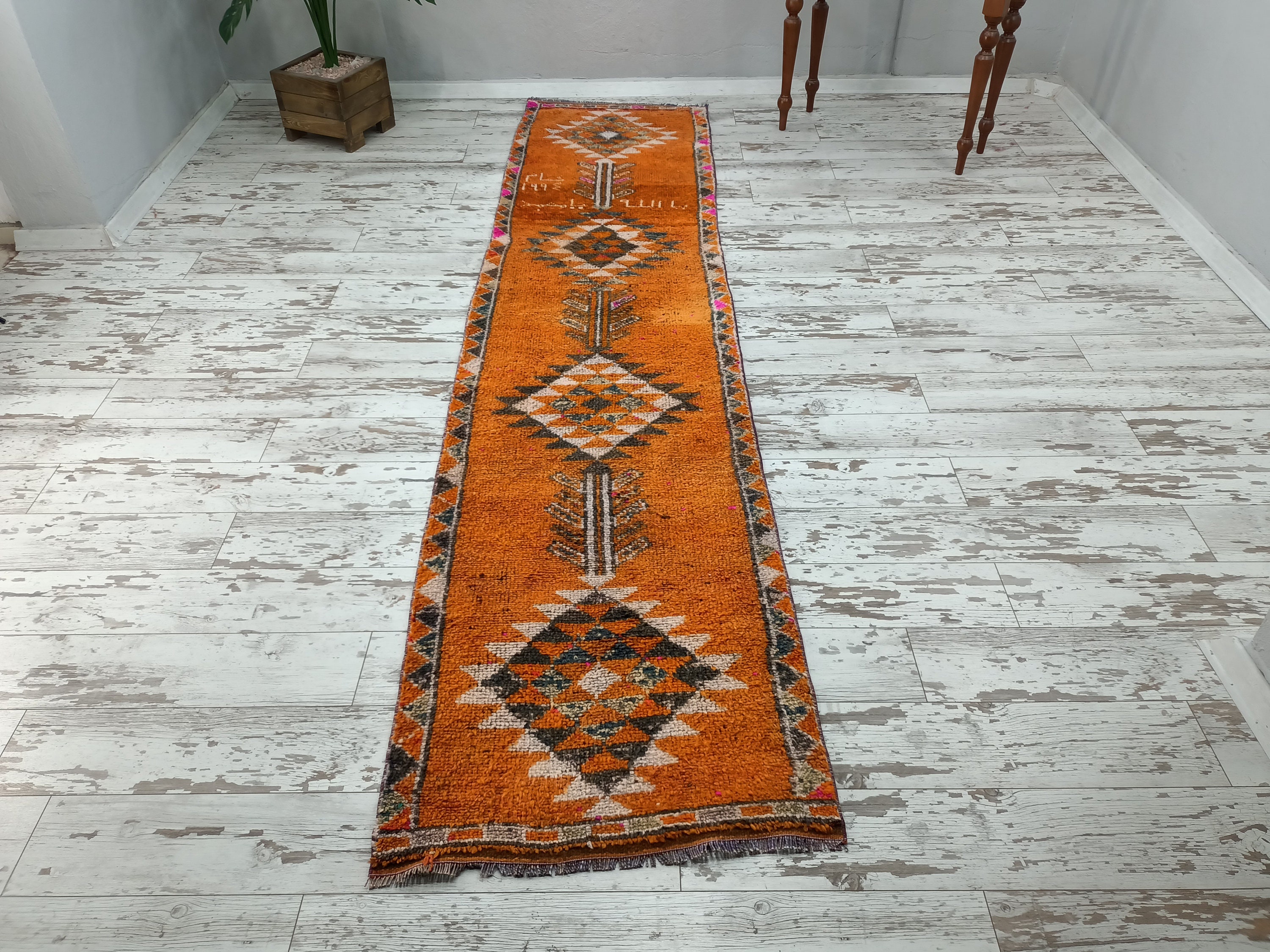手作りのトルコ絨毯、オレンジランナー、市松模様の絨毯、ヘルキ絨毯