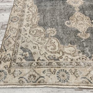 vintage oushak rug, ornate rug, hand knotted rug, organic wool rug, turkish rug, backdoor rug, framed rug, antique rug, 3.5x6.4 ft, VT 5820