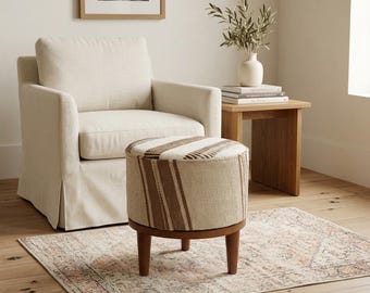 Rund kilimfotpall i vintagestil | Randig krämbrun pall | Minimalistisk fotpall för vardagsrum
