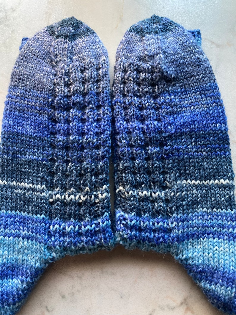 Handgestrickte Wollsocken in verschiedenen Größen. Bündchen für Diabetiker geeignet. Bild 3